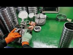 Sphärische Walzlager werden präzise getestet